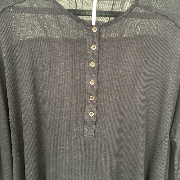 FREE PEOPLE BLACK HI/LO TOP - Picture 4 of 7